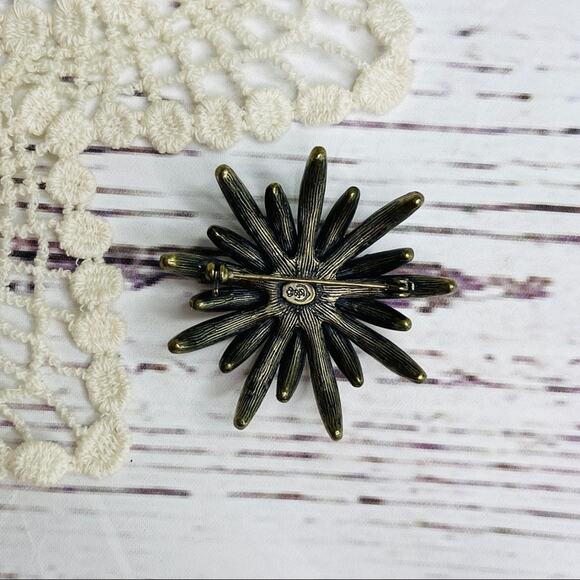 Starburst rhinestone brooch - Picture 4 of 7